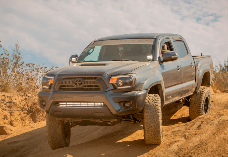 Cali Raised 05-15 Toyota Tacoma Low Prof Ditch Light Brackets Kit W/Can Pods Amber Backlight - Tall