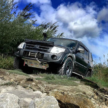 Load image into Gallery viewer, Mitsubishi Pajero Front Skid Plate