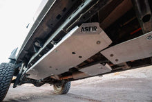 Load image into Gallery viewer, Jeep Gladiator JT Fuel Tank Skid Plate