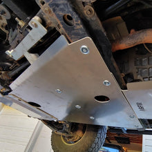 Load image into Gallery viewer, Toyota Land Cruiser 100 / Lexus LX 470 Transmission Skid Plate
