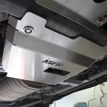 Load image into Gallery viewer, Toyota Land Cruiser 200 / Lexus LX570 Transfer Case Skid Plate