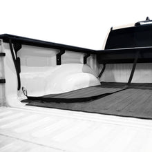 Load image into Gallery viewer, Westin 19-26 Ram 1500 (New Body)(Excl. RamBox) 5ft 7in Bed Manual Retractable Tonneau Cover - Black