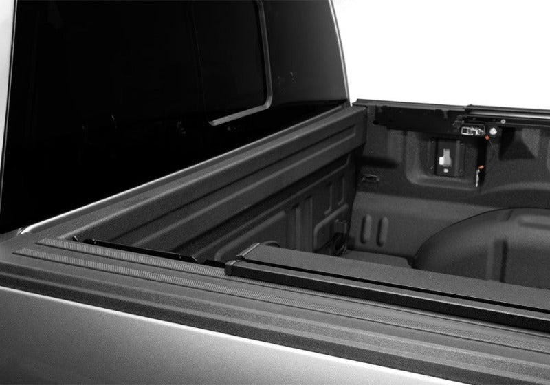 Retrax 21-26 Ford F-150 SuperCrew/SuperCab 5.5ft Bed & F-150 Lightning RetraxPRO EZ-Off FRC-4000