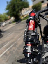 Load image into Gallery viewer, CarbonPro SXS Hydraulic Jack with Mounting Clamps