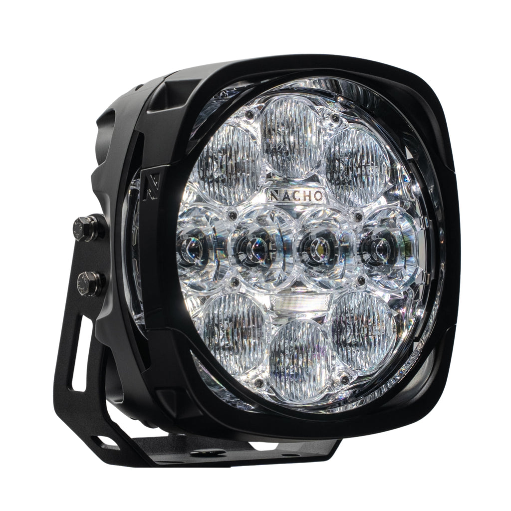 NACHO Grande - Technical specifications infographic emphasizing the 140-watt power design of the LED.