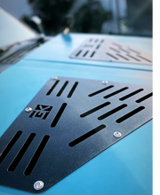 Load image into Gallery viewer, 1984-2004 Jeep Cherokee Grand Cherokee XJ ZJ WJ Universal Hood Vents