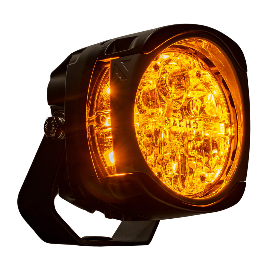Close-up of the NACHO Quatro Supreme Adventure light highlighting its built-in amber safety lighting.