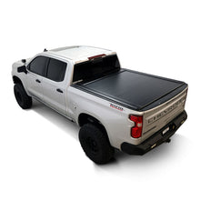 Load image into Gallery viewer, Westin 19-26 GM  Silverado/Sierra 1500 5ft 8in Bed Manual Retractable Tonneau Cover - Black