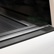 Load image into Gallery viewer, Westin 17-26 Ford F-250/F-350/F-450/F-550 SD 6ft 10in Bed Manual Retractable Tonneau Cover - Black