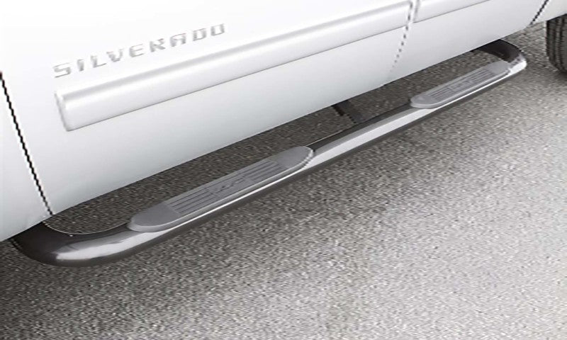 Lund 01-13 Chevy Silverado 1500 Crew Cab (Body Mount) 4in. Oval Curved SS Nerf Bars - Polished