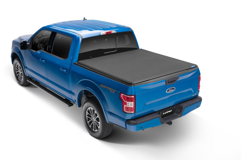 Lund 15-18 Ford F-150 (5.5ft. Bed) Genesis Elite Tri-Fold Tonneau Cover - Black