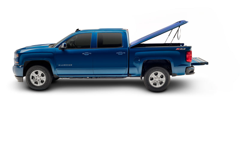 Undercover 14-18 Chevy Silverado 1500 (19 Legacy) / 15-19 25/3500 HD 5.8ft Lux Bed Cover - Gasoline