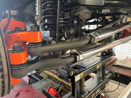 Jeep JL / JT 2.5 Ton Extreme Duty Tie Rod & Drag Link Assembly in Black Aluminum Fits 18-22 Jeep Wrangler 19-21 Gladiator Apex Chassis Note This kit is Fits a Dana 44 axle with a lift of 4.5 inches or less
