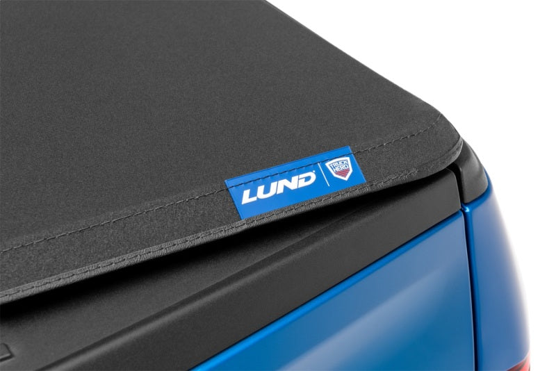 Lund 15-18 Ford F-150 (6.5ft. Bed) Genesis Elite Tri-Fold Tonneau Cover - Black