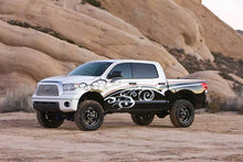 Load image into Gallery viewer, Fabtech 07-15 Toyota Tundra 2/4WD 6in Perf Sys w/Dlss 2.5 C/Os &amp; Rr Dlss